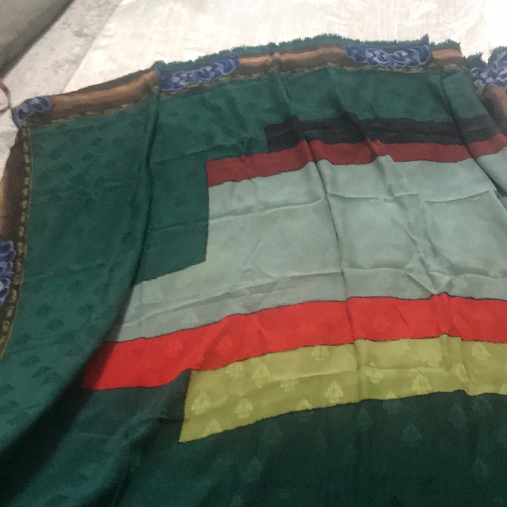 Gucci scarf 53 x 53” - Picture 1 of 3